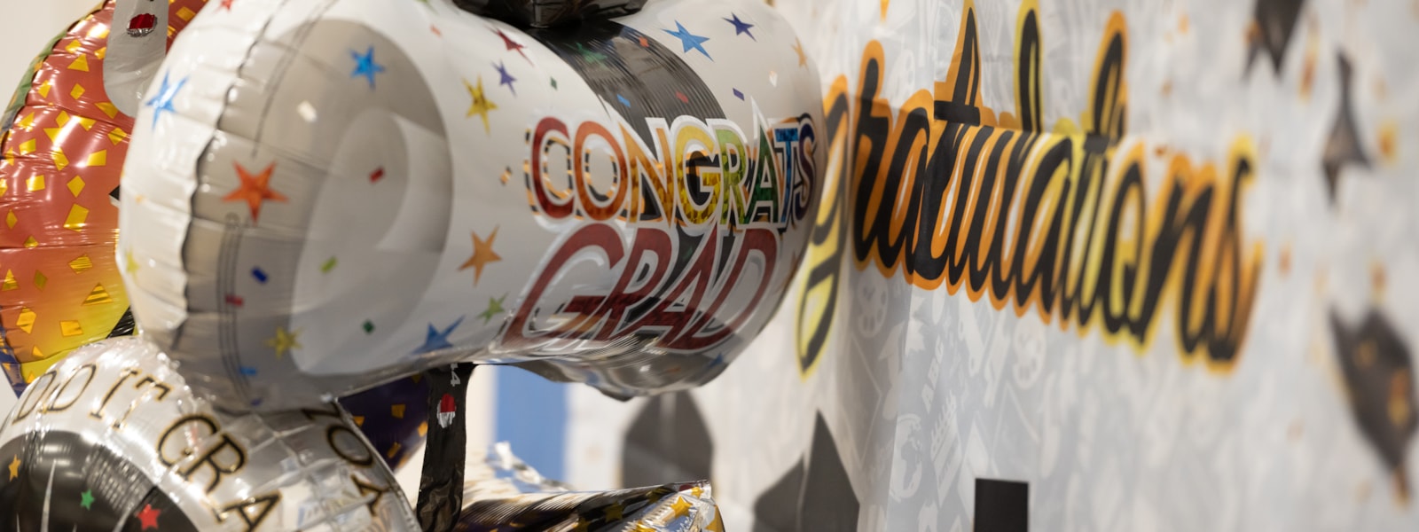 Congrats Grad banner and balloon