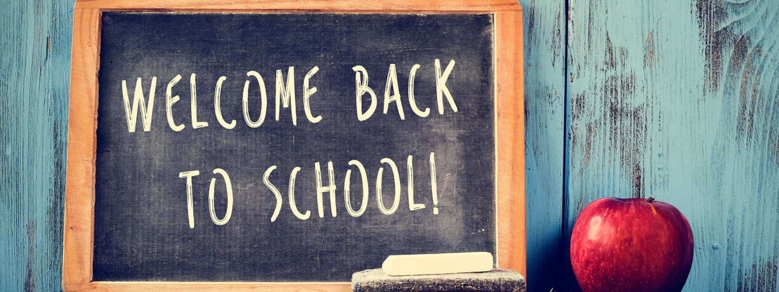 welcome back to school sign with apple 