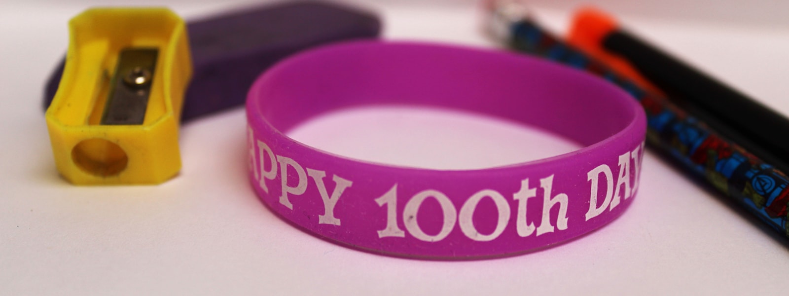 Bracelet with words Happy 100th Day with school supplies
