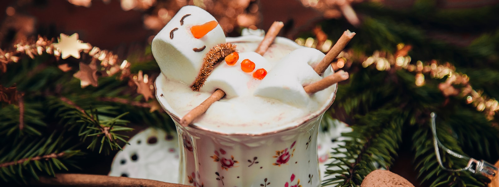 Marshmallow snowman in cup 